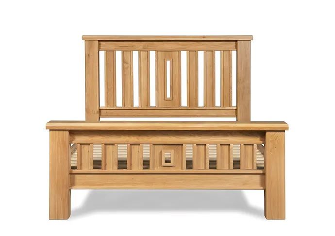 4'6" SLIGO OAK BEDSTEAD