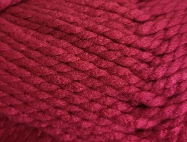 100g 146 BERRY ROBIN SUPER CHUNKY YARN