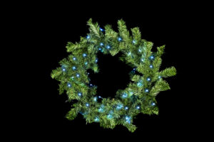 55cm ALASKAN PINE PRELIT WREATH WHITE