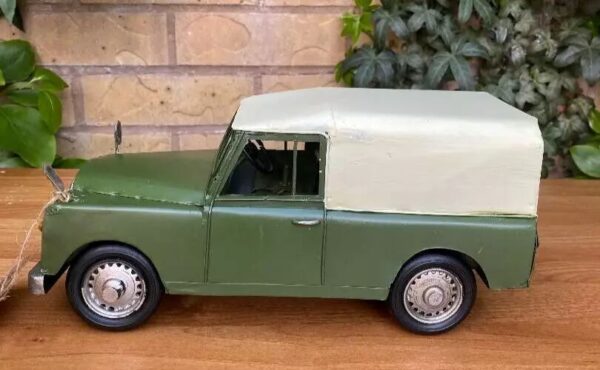 VINTAGE METAL LANDROVER - Image 2