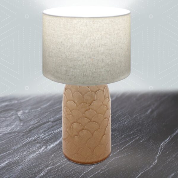 YELLOW SHELL T/LAMP w/ SHADE